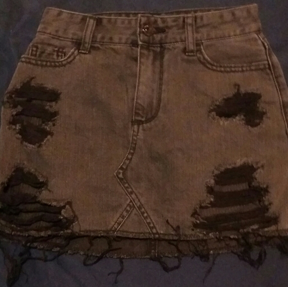 Free with Bundle! 4/$25- Hollister Denim Skirt - Picture 4 of 9